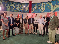 Iñigo Vicente recibe con "orgullo" el Trofeo Chisco al mejor jugador del Racing de la temporada