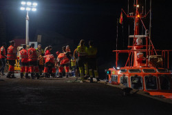 Interceptan un cayuco con 80 migrantes en aguas de El Hierro
