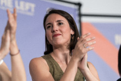 Irene Montero acusa a S&aacute;nchez de hacerse "su propia foto de los Azores" con Trump, Meloni y Von der Leyen