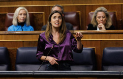 Irene Montero, ante el choque por el `s&iacute; es s&iacute;`: "No est&aacute; en riesgo mi sill&oacute;n ministerial