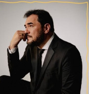 Ismael Serrano es Machado en `Golpe a golpe`: "No estar&iacute;a de m&aacute;s revisar la herida de la Guerra Civil y actualizarla"