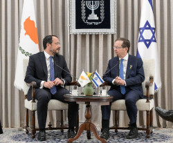 Israel pone en valor la visita del presidente chipriota horas después del ataque hutí contra Ben Gurión