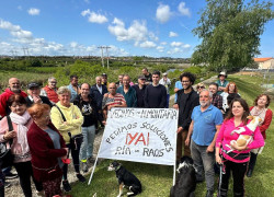 IU dice que ha acudido a la concentración contra los vertidos en la ría de Raos porque se lo han pedido los vecinos