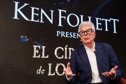 Ken Follett: "La gente que recibe el Nobel tiene una concepci&oacute;n de la literatura que yo no tengo"
