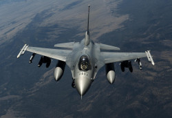 Kuleba incide en la necesidad de armar a Ucrania con F-16 tras los últimos ataques rusos