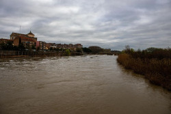 La afluencia del r&iacute;o Tajo a su paso por Talavera derrumba parte del puente romano
