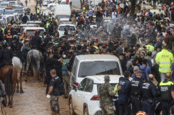 La alcaldesa de Paiporta comprende la "desesperaci&oacute;n e impotencia" de los vecinos y rechaza la violencia