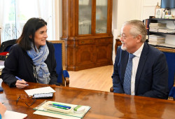 La alcaldesa de Santander calla y no explica  que va a construir un parking en el Sardinero que ya existe