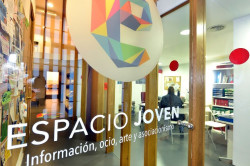 La alcaldesa Gema Igual abre  oficina para asesorar a los jóvenes a elegir estudios