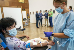 La Biblioteca Central acoge una jornada de donaci&oacute;n de sangre y se estudia hacerlo en otros espacios culturales