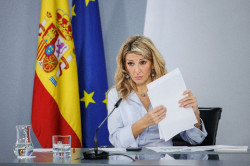 La comunista y vicepresidenta del Gobierno de S&aacute;nchez,D&iacute;az vuelve a cargar contra el presidente, Cuerpo, el PSOE por el SMI y la rebaja de jornada