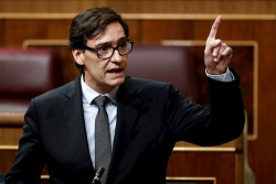 La Confederaci&oacute;n de Sindicatos M&eacute;dicos se querellar&aacute; contra Illa por las mascarillas defectuosas