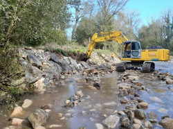 La Confederación Hidrográfica del Cantábrico actúa en el río Besaya en Bárcena de Pie de Concha