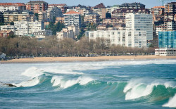 La costa c&aacute;ntabra estar&aacute; esta tarde en riesgo por oleaje