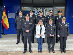 La delegada de S&aacute;nchez homenajea a la Polic&iacute;a Nacional con una placa por su bicentenario