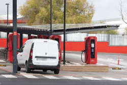La DGT inicia hoy una campa&ntilde;a de control de furgonetas ante la celebraci&oacute;n del `Black Friday`