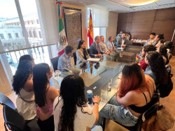 La Embajada de M&eacute;xico brinda asistencia a los mexicanos de `Malinche` y se desliga del programa de becas de Nacho Cano