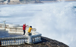 La estabilidad contin&uacute;a este viernes en Espa&ntilde;a, con lluvias d&eacute;biles en el Cant&aacute;brico y el Pirineo y viento en el este