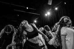 La Fábrica de creación acoge este sábado la obra de danza comunitaria `Allende, La Juventud`