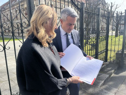 La Fiscal&iacute;a archiva la denuncia del PSOE por la gesti&oacute;n de las listas de espera sanitaria