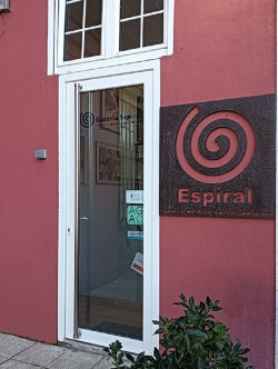 La Galería Espiral de Noja celebra el centenario de Chillida con una exposición