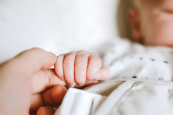 La gestaci&oacute;n subrogada no es legal en Espa&ntilde;a pero se permite el registro de hijos con una sentencia de filiaci&oacute;n