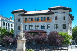 La huelga "paraliza" el servicio de limpieza en las dependencias de Correos Cantabria