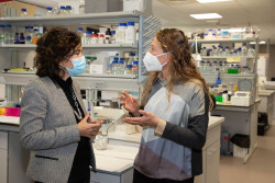 La investigadora del IBBTEC Ana Villar, premiada por su liderazgo en una terapia para pacientes Covid con neumon&iacute;a