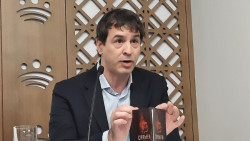 La juez llama a declarar como imputados al hermano de S&aacute;nchez y al l&iacute;der del PSOE extreme&ntilde;o el 9 de enero