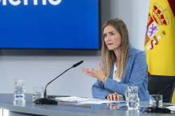 La lumbrera Aagesen a la sazón ministra de Sánchez dice  : "No tenemos  uranio, pero sí tenemos sol y viento"