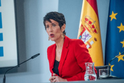 La ministra Saiz hace el chiste del nuevo a&ntilde;o:"el PSOE perseguir&aacute;  la corrupci&oacute;n, "caiga quien caiga"