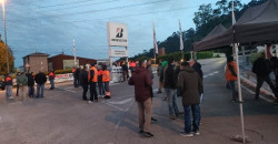 La negociación del ERE de Bridgestone continúa este lunes coincidiendo con un nuevo día de huelga