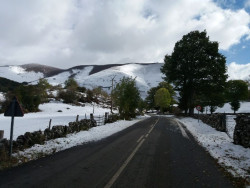 La nieve mantiene cerrado el puerto de Lunada