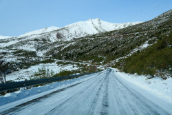 La nieve mantiene cerrados el puerto de Lunada y los accesos al Chivo y a Collado de Llesba