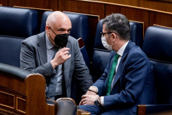La oposici&oacute;n carga contra el PSOE por usar el control al Gobierno para su campa&ntilde;a del 13F: "Bochornoso" y "esperp&eacute;ntico"