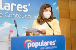 La presidenta del PP de Cantabria cree que Casado debe "dar un paso al lado" y apuesta por Feij&oacute;o como l&iacute;der