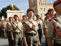 La Princesa Leonor jura bandera en Zaragoza con la presencia de sus padres los Reyes y la ausencia de su abuelo el rey Juan Carlos que no le han dejado asistir