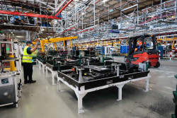 La producci&oacute;n industrial modera su crecimiento en julio al 2,3% y suma dos meses de alzas