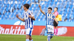 La Real Sociedad y el Villarreal suman por el liderato y la zona Champions