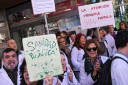 La satisfacci&oacute;n de los espa&ntilde;oles con la sanidad p&uacute;blica desciende con fuerza durante 2022, seg&uacute;n el CIS