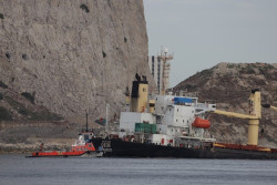 La situaci&oacute;n del buque OS35 varado en Gibraltar permanece "estable" tras seguir de noche el bombeo de combustible