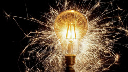 La subida eléctrica destroza al Gobierno. Por Jesús Salamanca Alonso