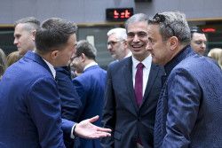 La  UE no admite la oficialidad del catal&aacute;n y Sanchez no puede cumplir con Puigdemon 