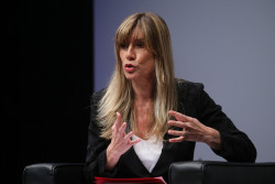 La Universidad Complutense decide apartarse de la trama  de corrupci&oacute;n que tramita el juez Peinado y no renovar&aacute; la c&aacute;tedra de la mujer de S&aacute;nchez, Bego&ntilde;a G&oacute;mez