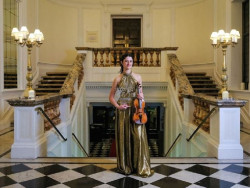 La violinista española María Dueñas gana el premio Artista Joven del Año en los Gramophone, los Oscar de música clásica