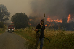 La Xunta se&ntilde;ala que los incendios de Ourense "van un poquito mejor" pero demanda al Gobierno m&aacute;s medios