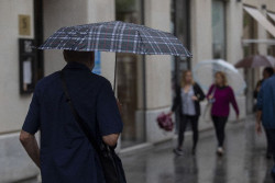 Las lluvias recorrer&aacute;n ma&ntilde;ana la Pen&iacute;nsula y las olas afectar&aacute;n al norte