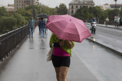 Las lluvias y tormentas fuertes afectar&aacute;n ma&ntilde;ana al suroeste peninsular y las temperaturas seguir&aacute;n sin grandes cambios