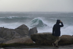 Las olas, el viento y la niebla pondr&aacute;n en aviso a 9 provincias, con A Coru&ntilde;a en nivel naranja por oleaje
