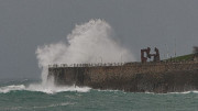 Las olas pondr&aacute;n ma&ntilde;ana en aviso al norte peninsular, con tiempo estable y m&iacute;nimas en descenso en Pen&iacute;nsula y Baleares